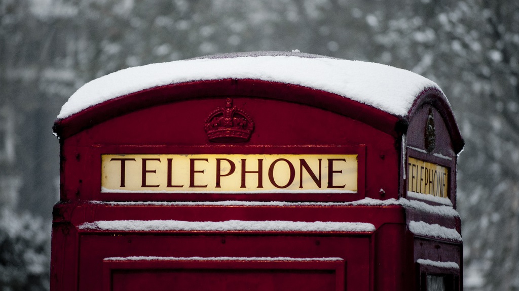 2010-12-02T08-58-00 -- DSC_1457 -- Telephone Box in Snow